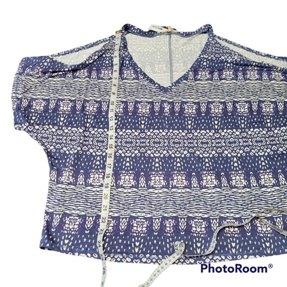 Revolve Lamade Purple And White Cold Shoulder Short‎ Slit Sleeve V-Neck Top - Picture 5 of 6